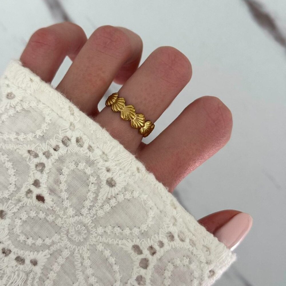 Sku:0401 gold ring With‎ shells I made of high-quality materials stainless steel